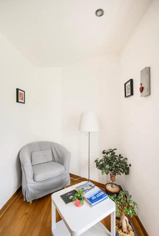 Guenstiges Gruenes Ferienzimmer Mit Separater Moderner Dusche เลอร์ราค ภายนอก รูปภาพ