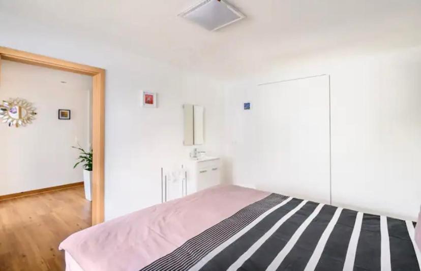 Guenstiges Gruenes Ferienzimmer Mit Separater Moderner Dusche เลอร์ราค ภายนอก รูปภาพ