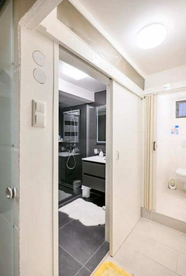 Guenstiges Gruenes Ferienzimmer Mit Separater Moderner Dusche เลอร์ราค ภายนอก รูปภาพ