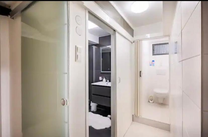 Guenstiges Gruenes Ferienzimmer Mit Separater Moderner Dusche เลอร์ราค ภายนอก รูปภาพ