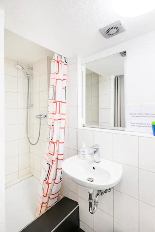 Guenstiges Gruenes Ferienzimmer Mit Separater Moderner Dusche เลอร์ราค ภายนอก รูปภาพ