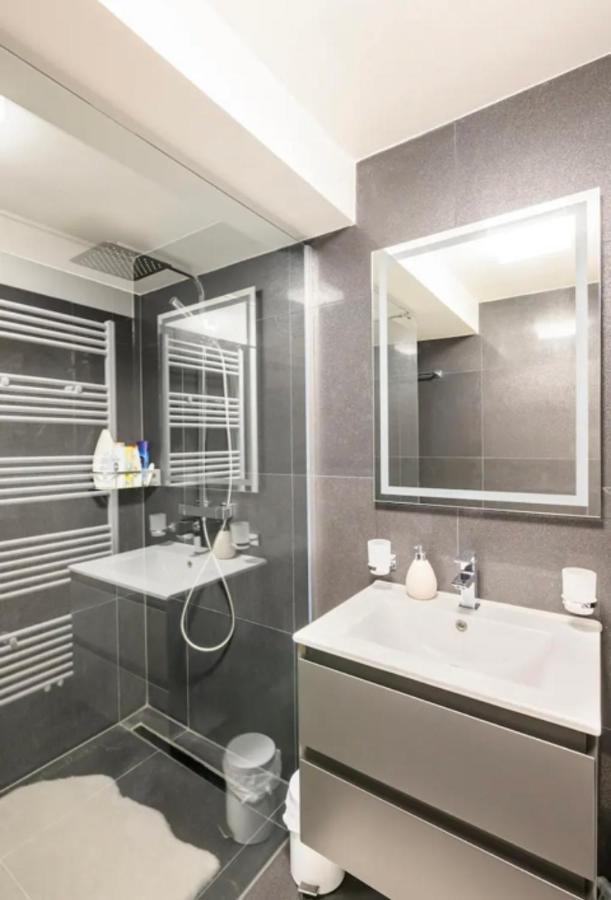 Guenstiges Gruenes Ferienzimmer Mit Separater Moderner Dusche เลอร์ราค ภายนอก รูปภาพ