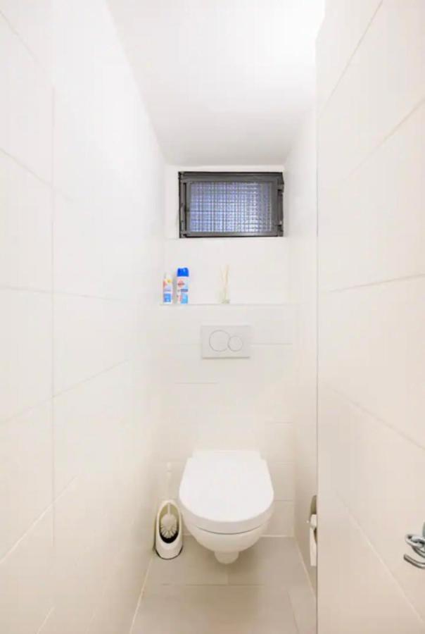 Guenstiges Gruenes Ferienzimmer Mit Separater Moderner Dusche เลอร์ราค ภายนอก รูปภาพ
