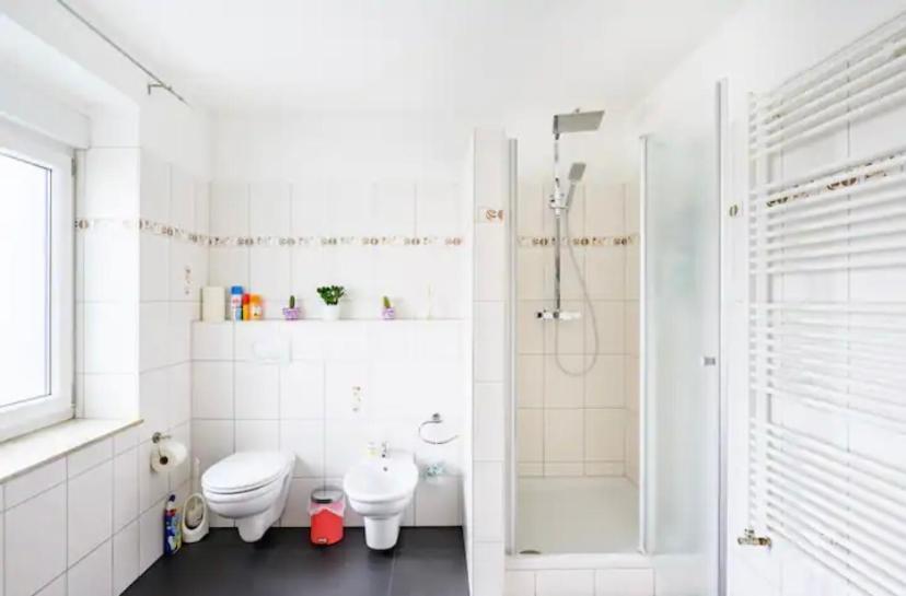 Guenstiges Gruenes Ferienzimmer Mit Separater Moderner Dusche เลอร์ราค ภายนอก รูปภาพ