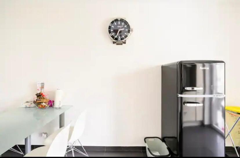 Guenstiges Gruenes Ferienzimmer Mit Separater Moderner Dusche เลอร์ราค ภายนอก รูปภาพ