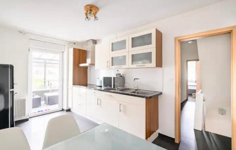 Guenstiges Gruenes Ferienzimmer Mit Separater Moderner Dusche เลอร์ราค ภายนอก รูปภาพ